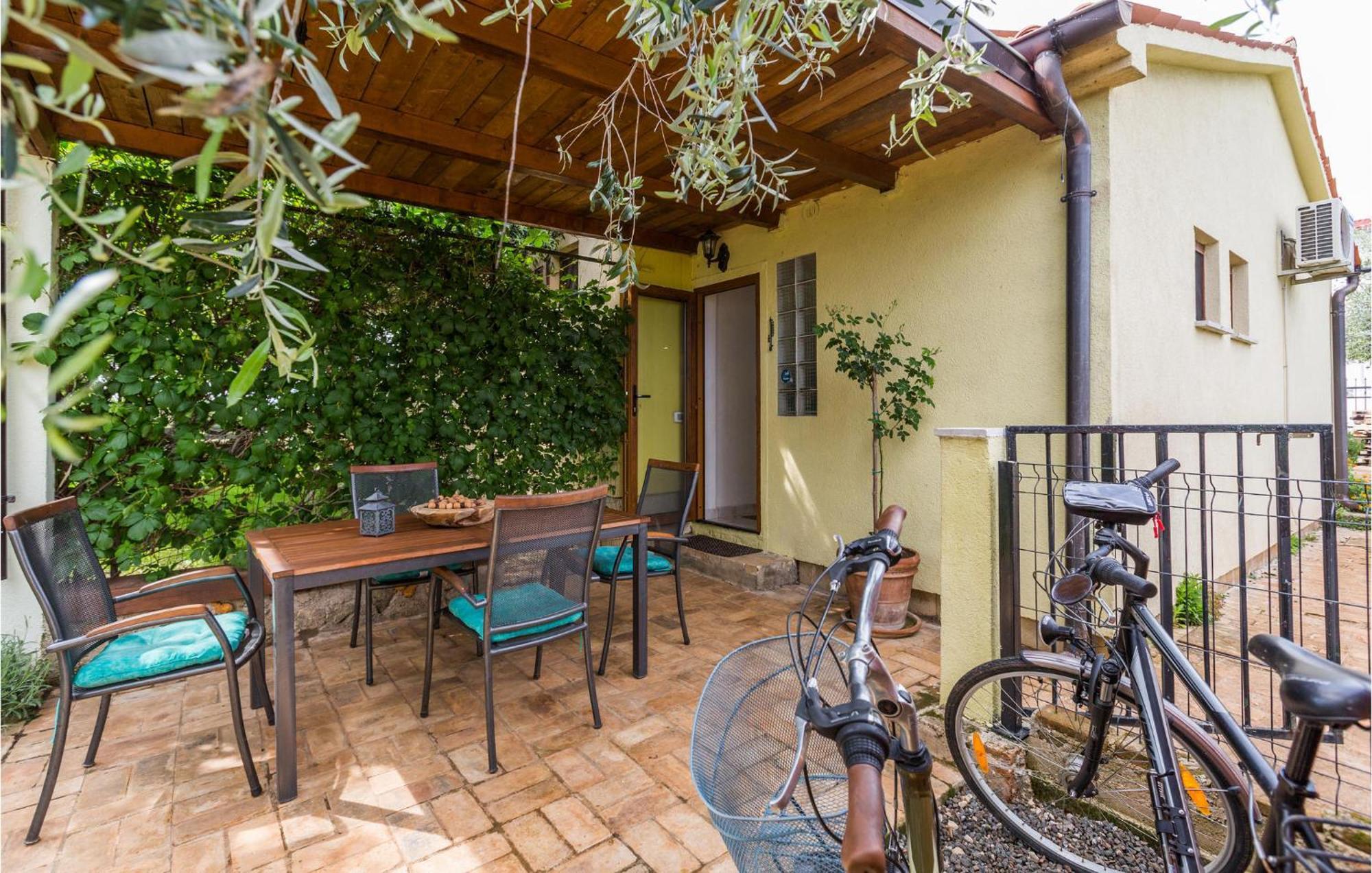 Beautiful Apartment In Jadreski With Wifi Kültér fotó